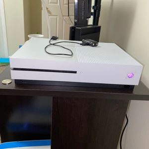 Xbox One S 1 TB with games and controller